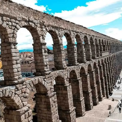 pontos-turisticos-espanha-o-que-fazer-acqueduto_quadrado (1)